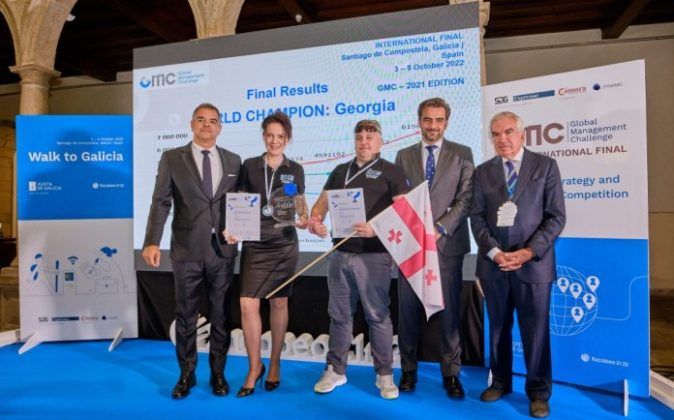 Equipo de Georgia, entrega de trofeo por Diego Calvo, Vicepresidente de Xunta de Galicia